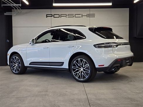 Used 2025 Porsche Macan AWD/4WD image 3