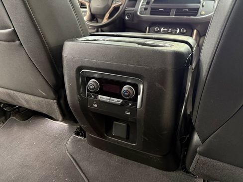 Used 2024 Chevrolet Suburban High Country image 26