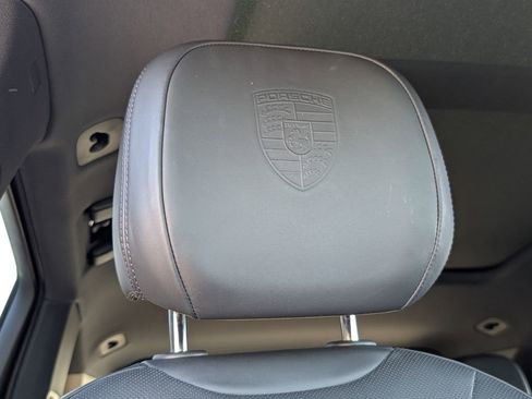 Certified 2022 Porsche Cayenne Platinum Edition image 18