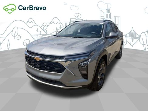 Certified 2025 Chevrolet Trax LT FWD image 1