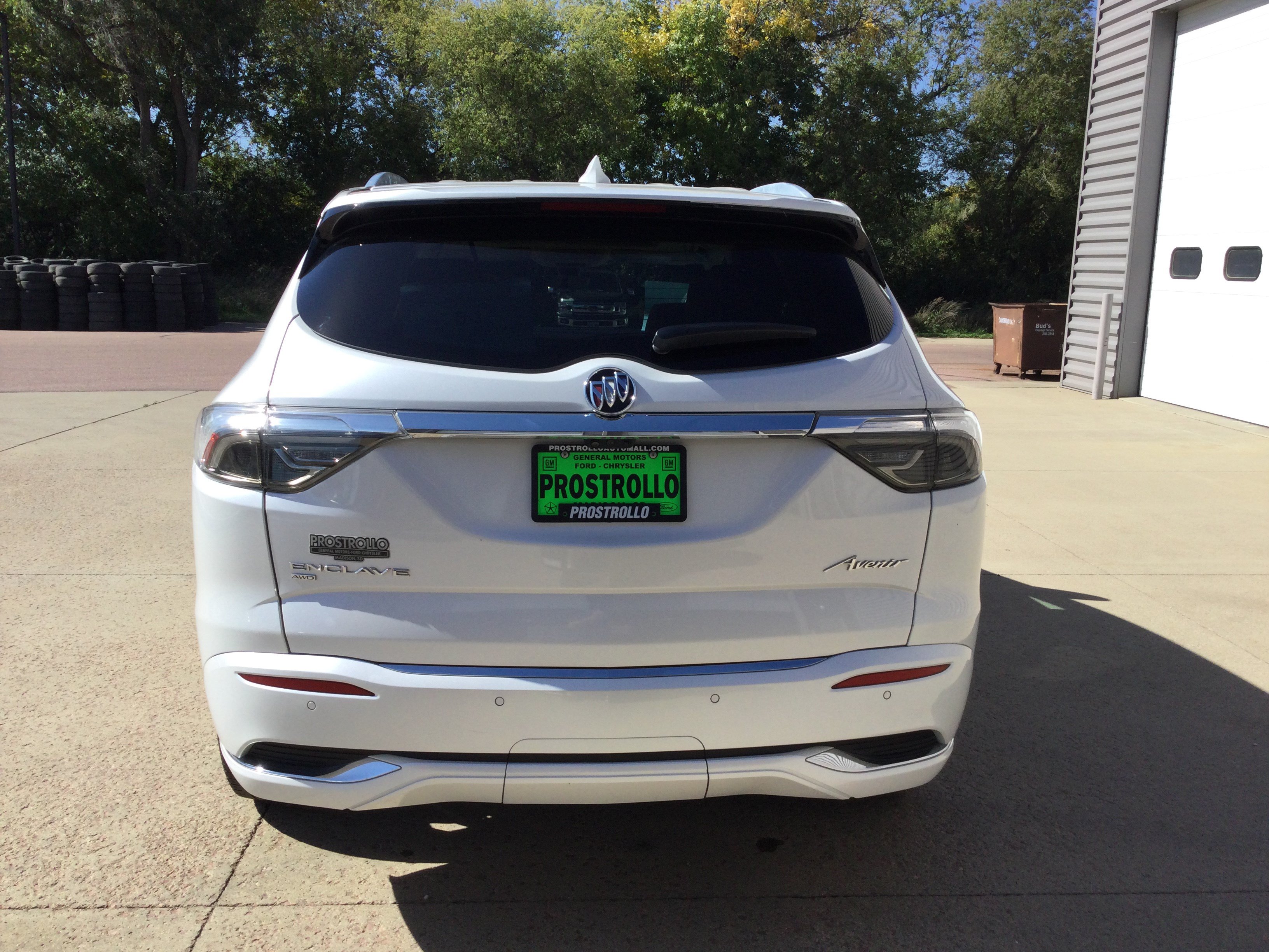 Used 2023 Buick Enclave Avenir w/ Avenir Technology Package AWD/4WD image 6