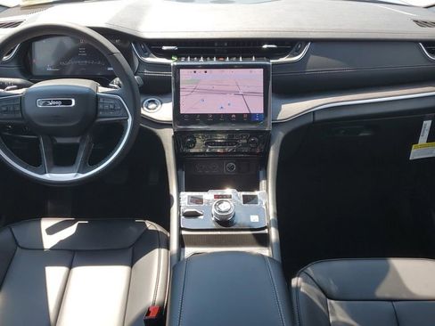 New 2025 Jeep Grand Cherokee Limited w/ Black Appearance Package image 11