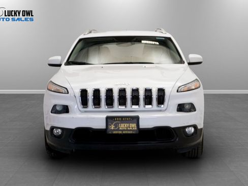 Used 2018 Jeep Cherokee Latitude w/ Safety Group FWD image 2