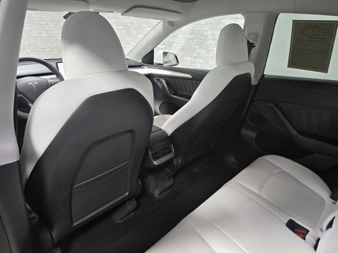 Used 2023 Tesla Model Y Long Range image 33