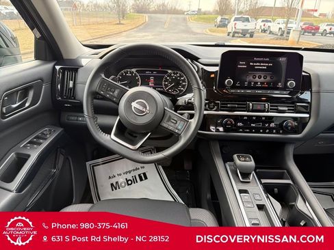 Certified 2025 Nissan Pathfinder SV image 32