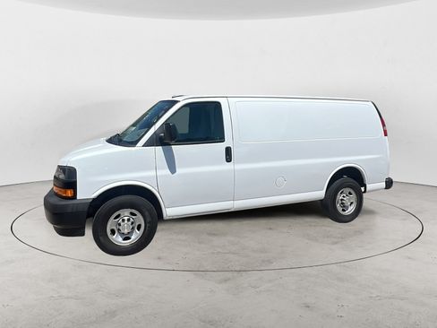 Used 2019 Chevrolet Express 2500 RWD image 3