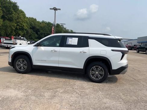 Used 2024 Chevrolet Traverse LT FWD image 6