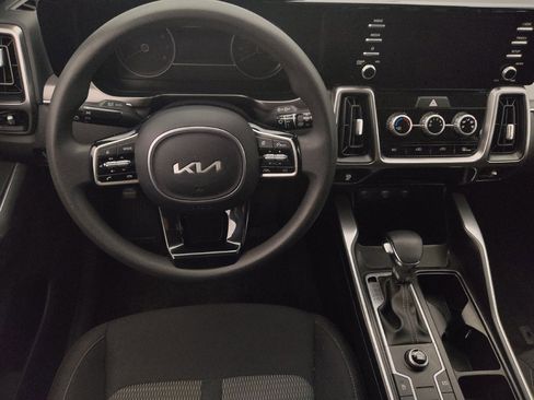 Used 2023 Kia Sorento LX image 22