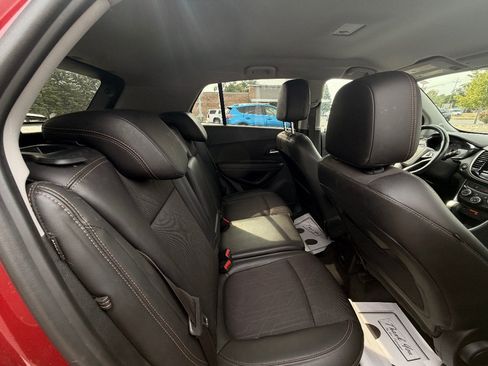 Used 2019 Chevrolet Trax LT w/ LT Convenience Package FWD image 13