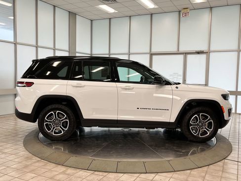 Used 2022 Jeep Grand Cherokee Trailhawk image 11