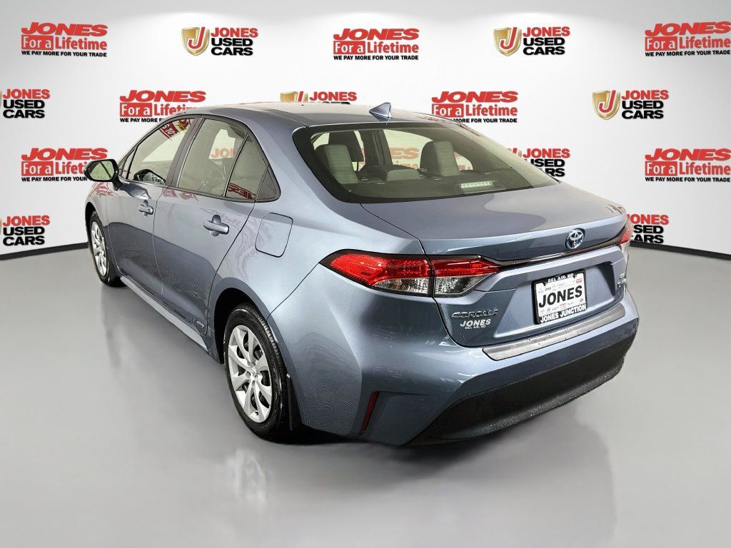 Certified 2025 Toyota Corolla LE AWD/4WD image 2