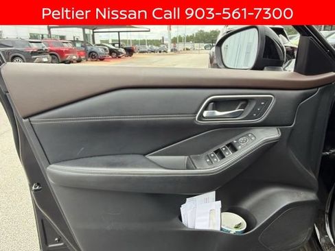 Certified 2023 Nissan Rogue Platinum w/ Platinum Premium Package FWD image 8