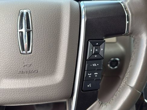 Used 2017 Lincoln Navigator Select RWD image 10