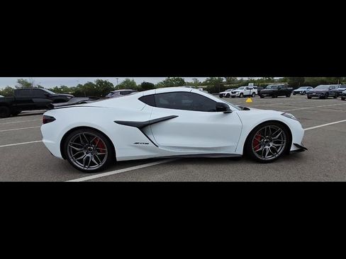 Used 2025 Chevrolet Corvette Z06 w/ Z07 Performance Package RWD image 2