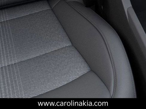 New 2025 Kia Niro EX image 24