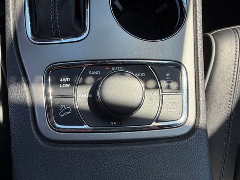 Used 2019 Jeep Grand Cherokee Overland image 29