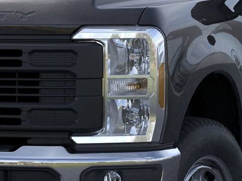 New 2026 Ford F250 XL w/ XL Chrome Package AWD/4WD image 18