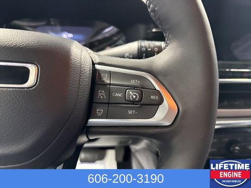 Used 2023 Jeep Compass Limited image 17