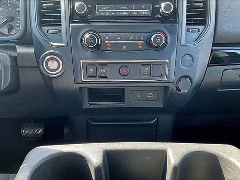 Used 2023 Nissan Titan SV image 33