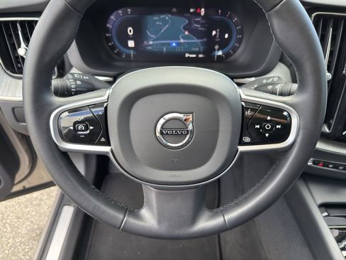 Certified 2025 Volvo XC60 B5 Plus image 19