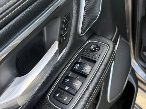 Used 2019 RAM 1500 Laramie AWD/4WD image 13