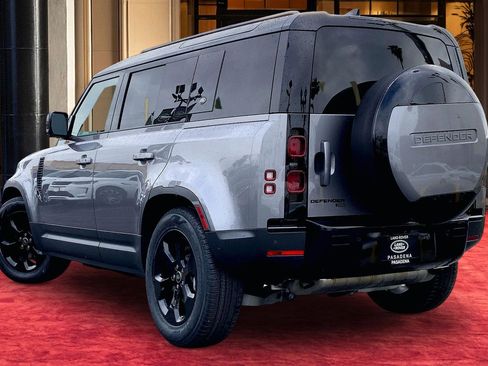 Used 2023 Land Rover Defender 110 SE image 11