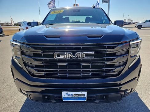 Used 2022 GMC Sierra 1500 Elevation w/ LPO, Elevation Black Package image 12