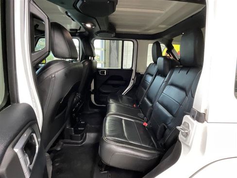 Used 2018 Jeep Wrangler Unlimited Sahara AWD/4WD image 13