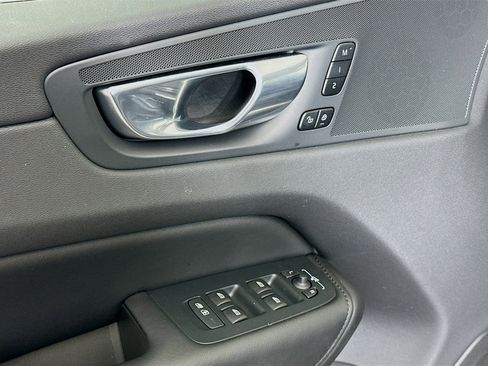 Used 2025 Volvo XC60 B5 Plus image 15