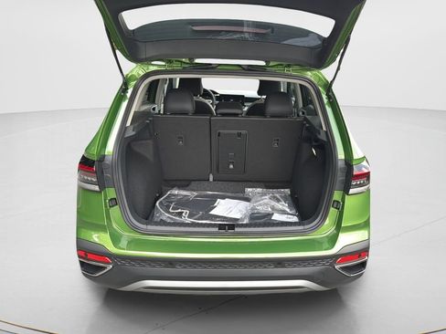 New 2026 Volkswagen Taos SE FWD image 12