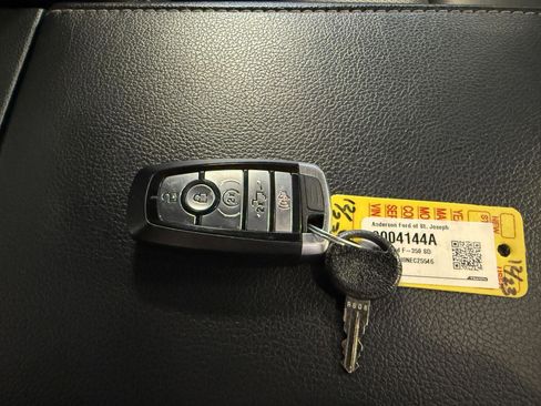 Used 2022 Ford F350 Lariat w/ Lariat Ultimate Package image 33