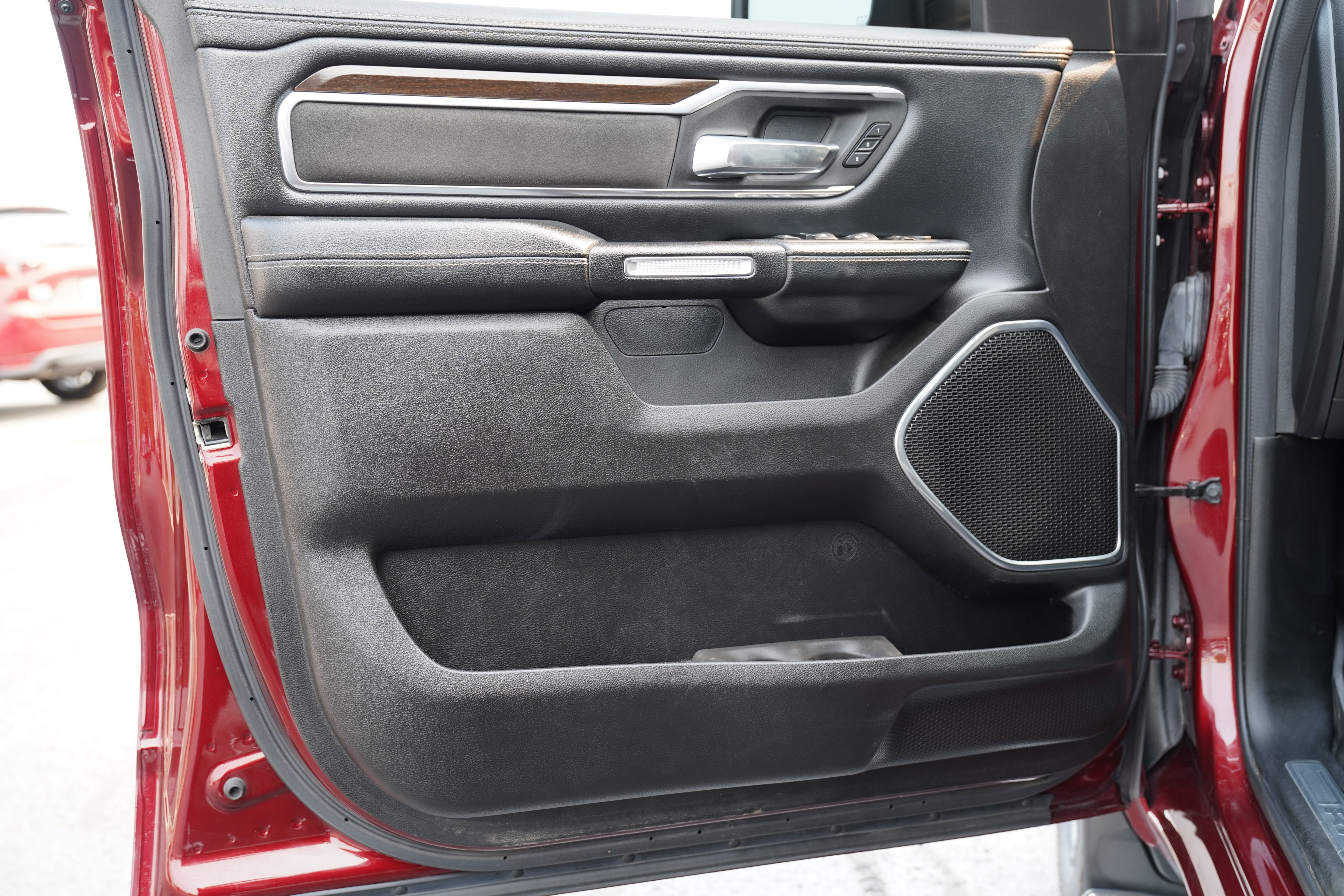 Used 2022 RAM 1500 Laramie AWD/4WD image 16