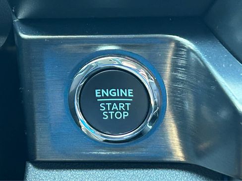 Used 2025 Ford F350 Lariat w/ Lariat Ultimate Package AWD/4WD image 34