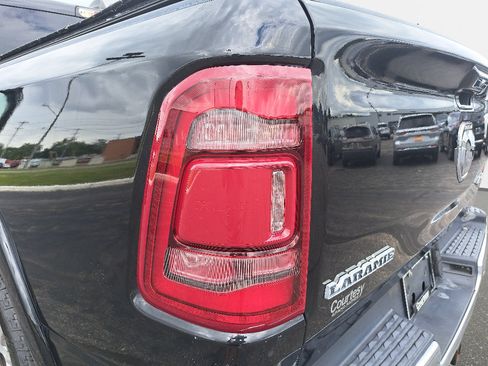 Used 2019 RAM 1500 Laramie AWD/4WD image 29
