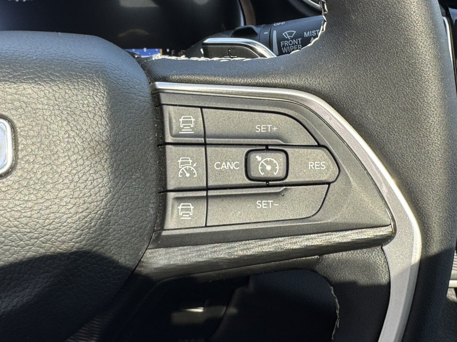 Used 2025 Jeep Grand Cherokee Laredo X w/ Luxury Tech Group I RWD image 33