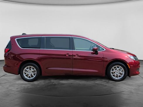 Used 2023 Chrysler Voyager LX FWD image 8
