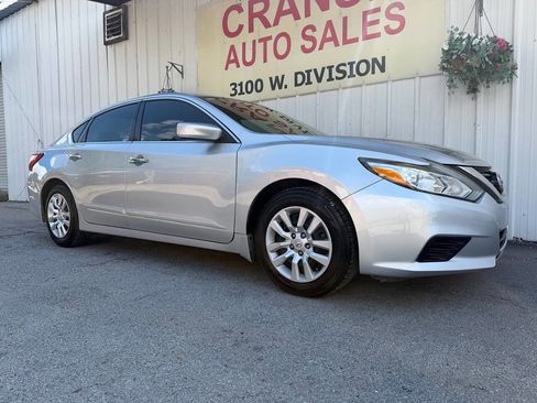Used 2017 Nissan Altima 2.5 S w/ Power Driver Seat Package FWD image 2