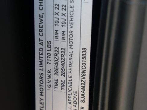 Used 2022 Bentley Bentayga image 28