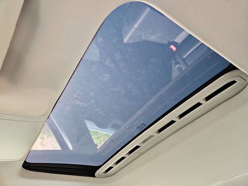 Used 2012 Volkswagen Passat 2.5 SE image 16