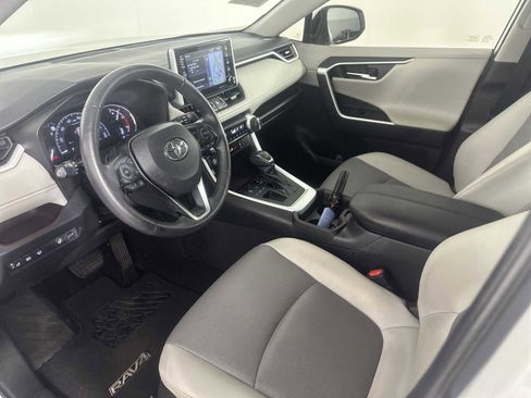 Used 2019 Toyota RAV4 Limited image 14