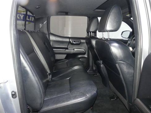 Used 2019 Toyota Tacoma Limited AWD/4WD image 27