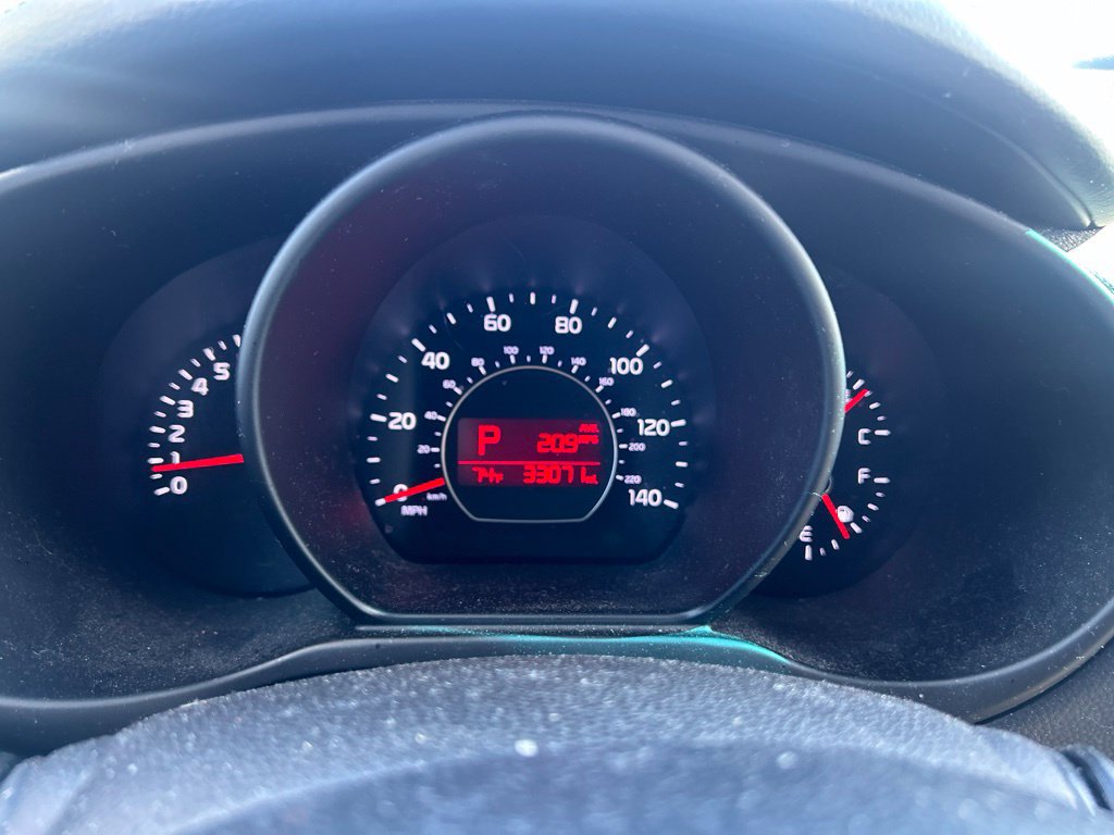 Used 2015 Kia Soul ! FWD image 16