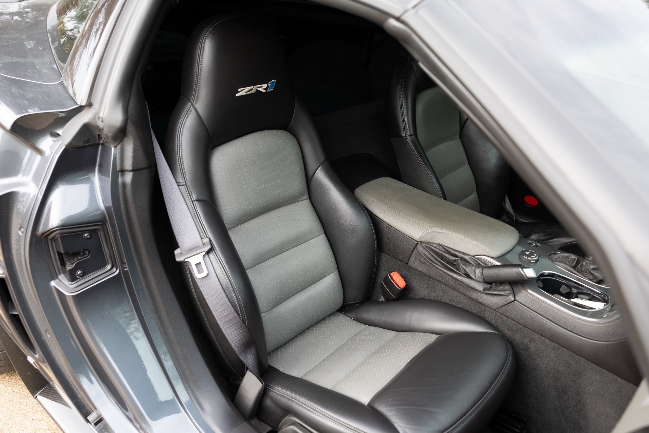Used 2009 Chevrolet Corvette ZR1 w/ Preferred Equipment Group RWD image 11