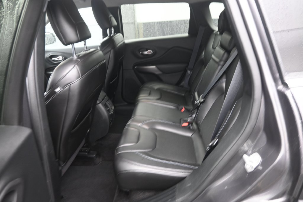 Used 2019 Jeep Cherokee Latitude Plus w/ Comfort/Convenience Group AWD/4WD image 15