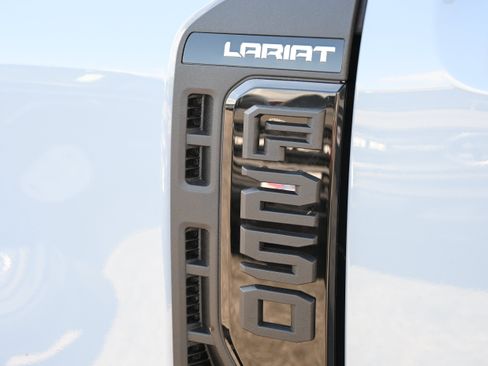 New 2026 Ford F250 Lariat w/ Black Appearance Package AWD/4WD image 54