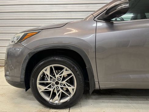 Used 2018 Toyota Highlander Limited Platinum image 4