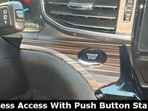 Used 2024 Ford Explorer Limited image 5