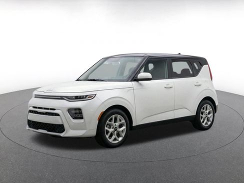 Used 2025 Kia Soul LX w/ LX Technology Package FWD image 3
