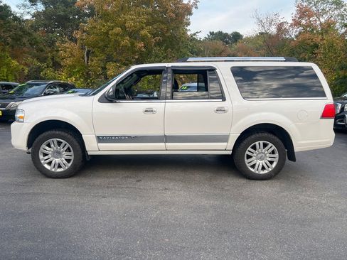 Used 2012 Lincoln Navigator L 4WD image 2