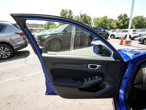 Used 2023 Honda Civic Sport image 11
